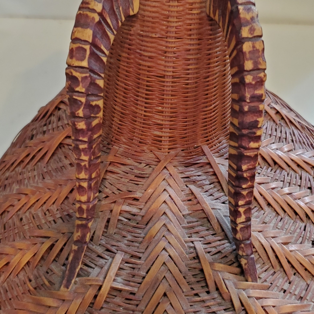 Vintage Handwoven Animal Basket - Picture 9 of 16